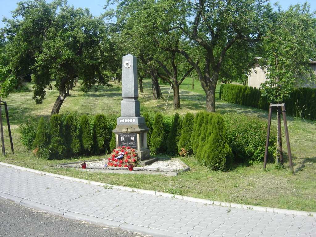 368-pomnik-padlych-vojinu